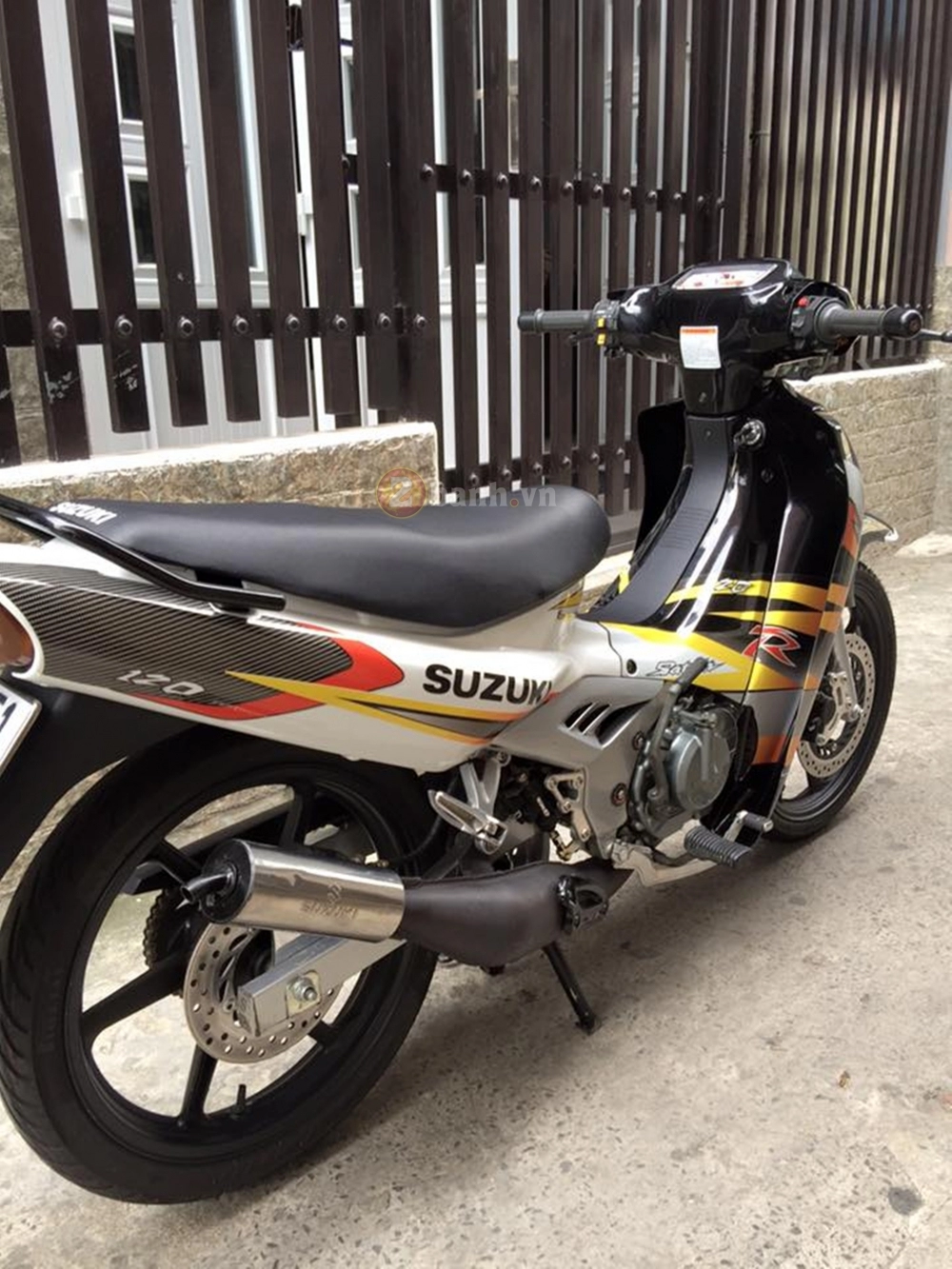 Suzuki xìpo 2000 lên áo satria đẹp lung linh