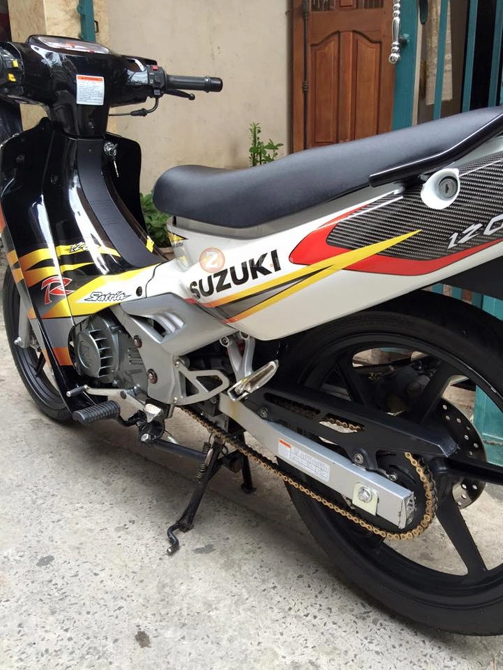 Suzuki xìpo 2000 lên áo satria đẹp lung linh