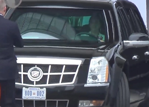 Tài xế lái cadillac one hộ tống ông obama là một cô gái