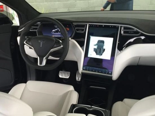 Tesla model x phiên bản cửa cánh chim trình làng