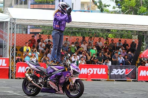 Thót tim với màn biểu diễn của nữ stunter người mỹ