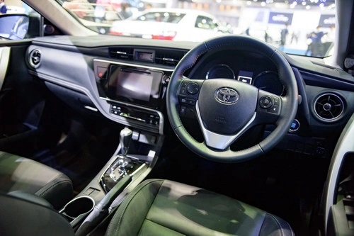 Toyota altis 2017 giá 600 triệu đồng có gì mới