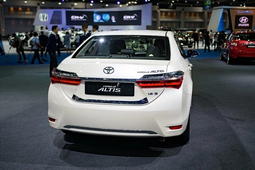 Toyota altis 2017 giá 600 triệu đồng có gì mới