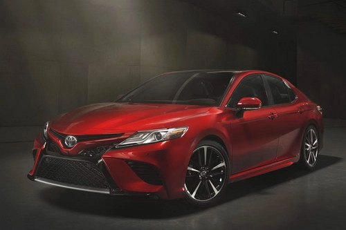 Toyota camry 2018 trẻ trung đến bất ngờ