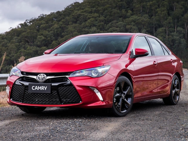 Toyota camry thêm bản thể thao esport giá 106 tỷ đồng