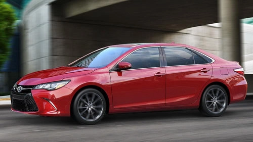 Toyota camry thêm bản thể thao esport giá 106 tỷ đồng