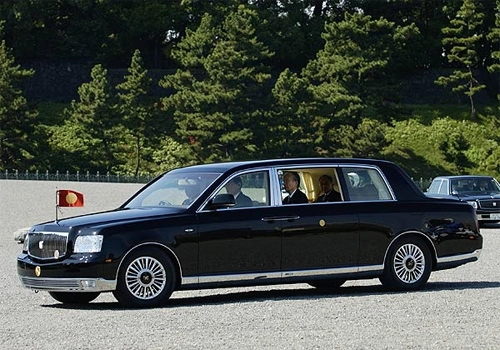  toyota century - sedan dùng động cơ v12 