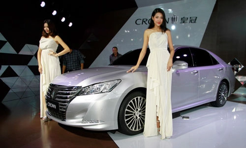  toyota crown 2015 - pha trộn giữa truyền thống và hiện đại 