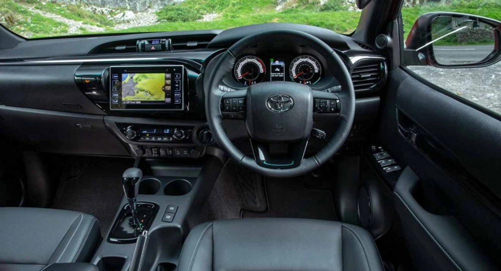 Toyota giới thiệu hilux phiên bản đặc biệt invincible x giá bán từ 993 triệu đồng