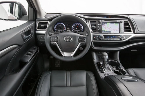 Toyota highlander 2017 về việt nam đối đầu ford explorer