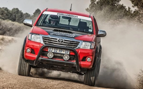  toyota hilux - bán tải đặc biệt 72000 usd 