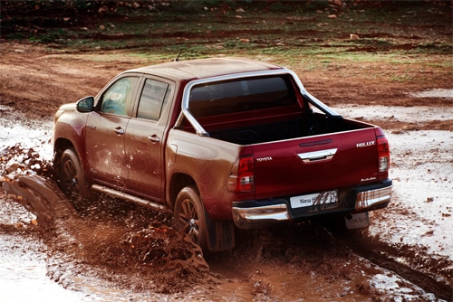  toyota hilux thế hệ mới 