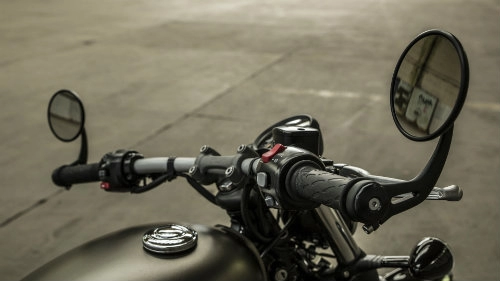 Triumph bobber gã điển trai cuốn hút cánh mày râu