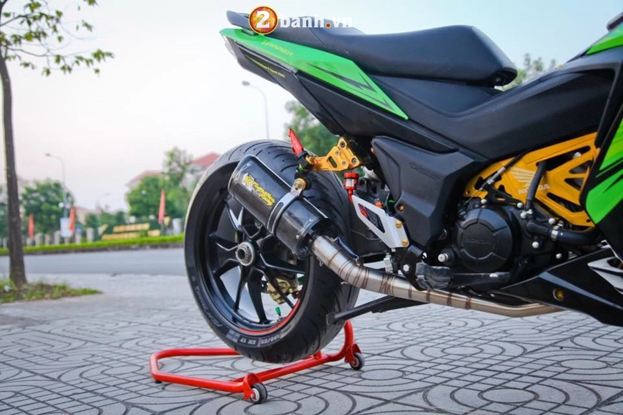 Winner 150 độ gắp ducati 1098 khoe dáng trước ống kính