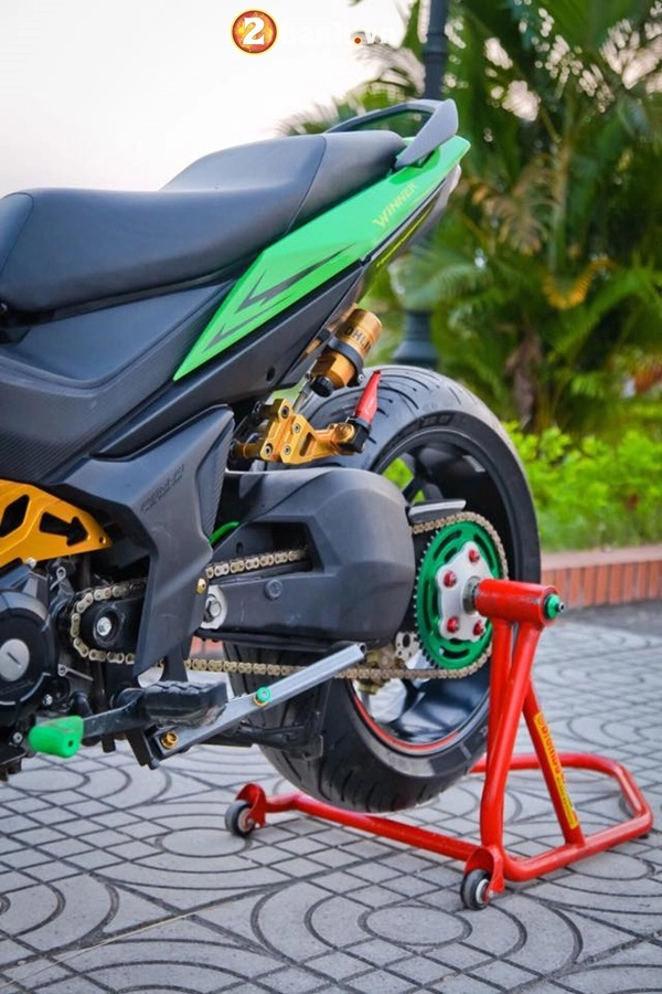 Winner 150 độ gắp ducati 1098 khoe dáng trước ống kính