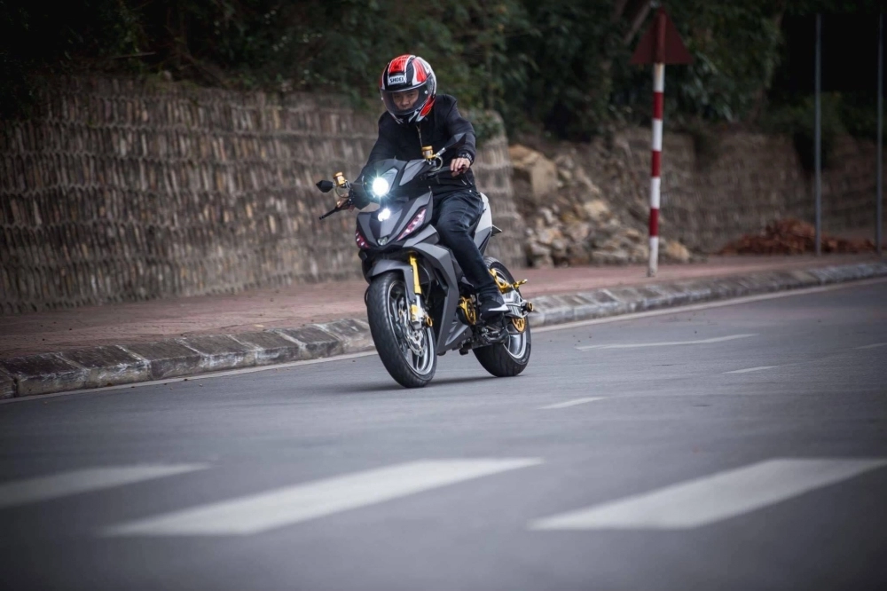 Winner độ gắp bmw s1000r của tay chơi hải phòng