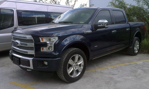  xế độc ford f-150 platinum 2015 đầu tiên cập cảng sài gòn 