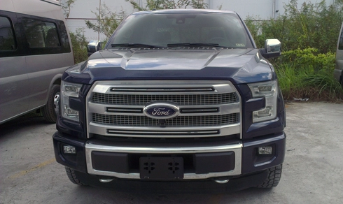  xế độc ford f-150 platinum 2015 đầu tiên cập cảng sài gòn 