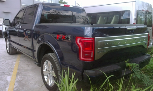  xế độc ford f-150 platinum 2015 đầu tiên cập cảng sài gòn 