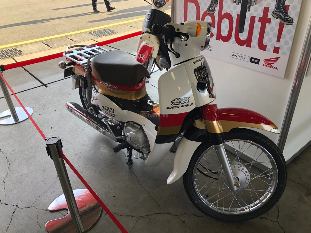 Xuất hiện hàng loạt honda super cub 2018 trên đường đua motogp