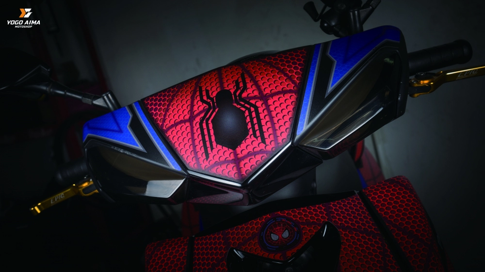 Yamaha cygnus-x 125 độ leo tường siêu đỉnh với bộ giáp spider man