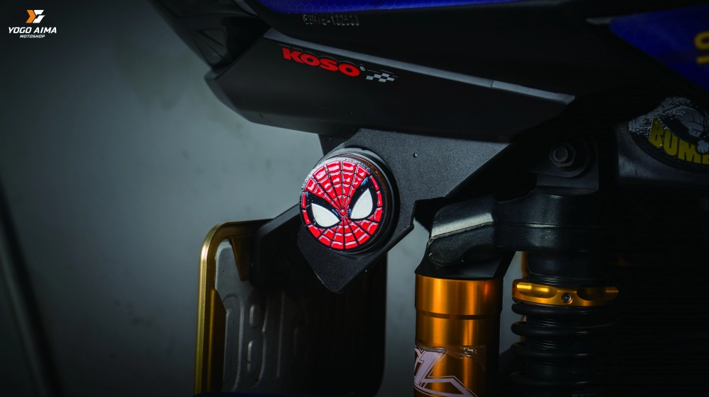 Yamaha cygnus-x 125 độ leo tường siêu đỉnh với bộ giáp spider man