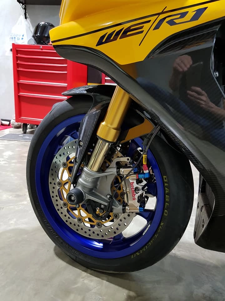 Yamaha r1 độ nổi bật với tông màu yellow sporty