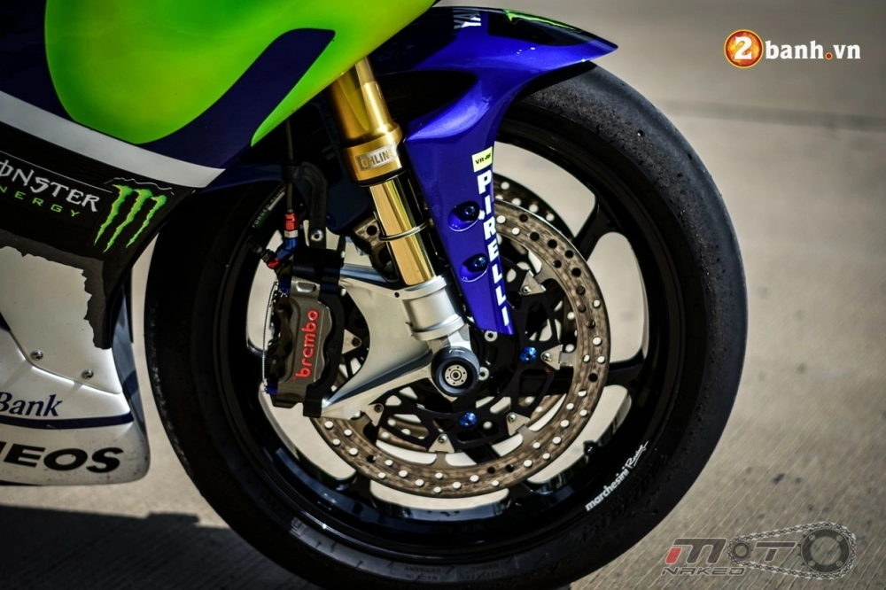 Yamaha r1 rực rỡ trong bản độ movista motogp 46