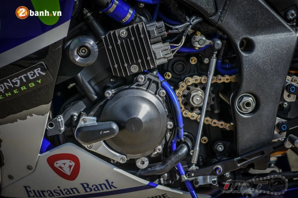 Yamaha r1 rực rỡ trong bản độ movista motogp 46