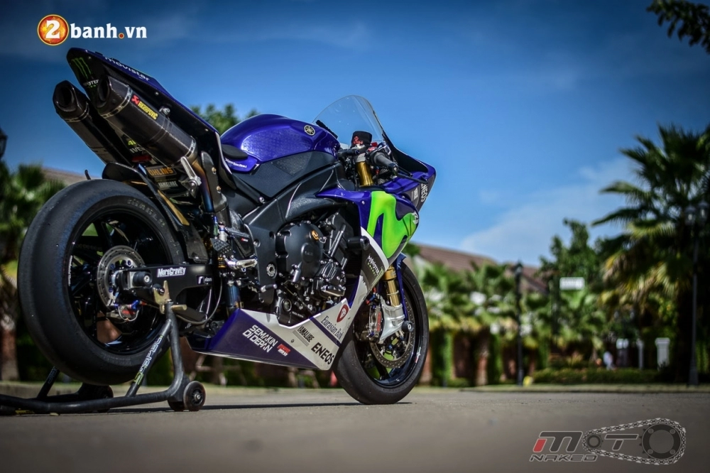 Yamaha r1 rực rỡ trong bản độ movista motogp 46