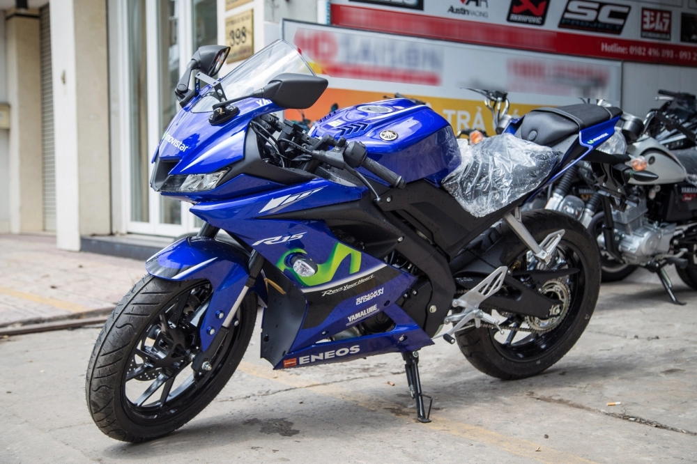 Yamaha r15 2017 phiên bản movistar về vn với giá bán hơn 110 triệu đồng