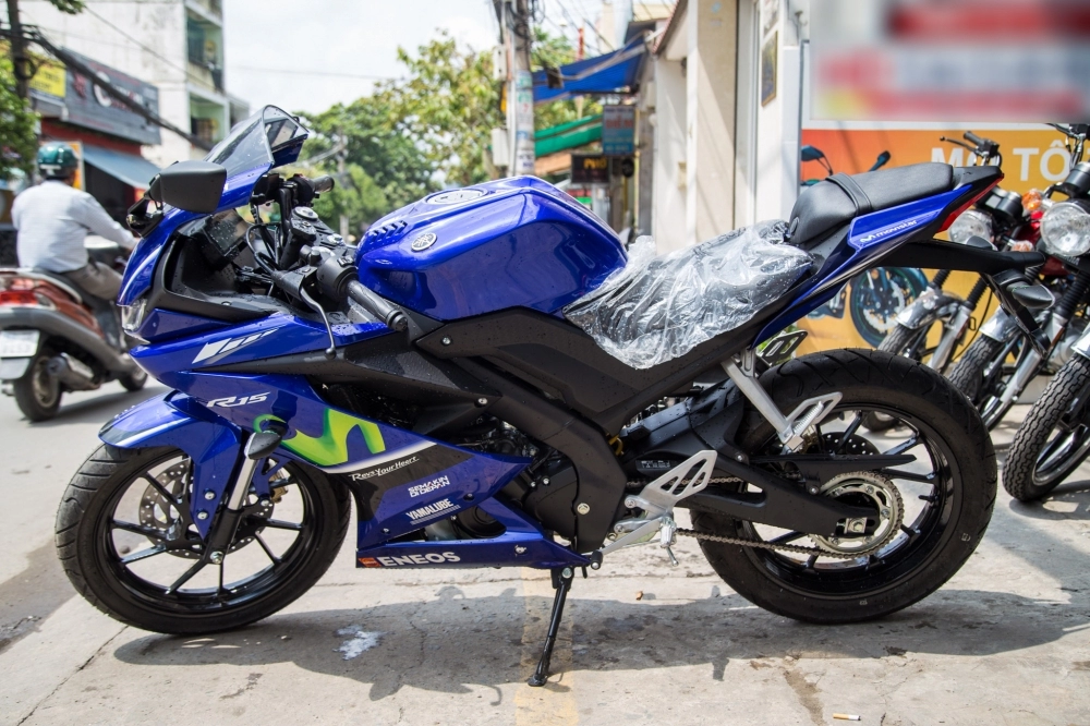 Yamaha r15 2017 phiên bản movistar về vn với giá bán hơn 110 triệu đồng