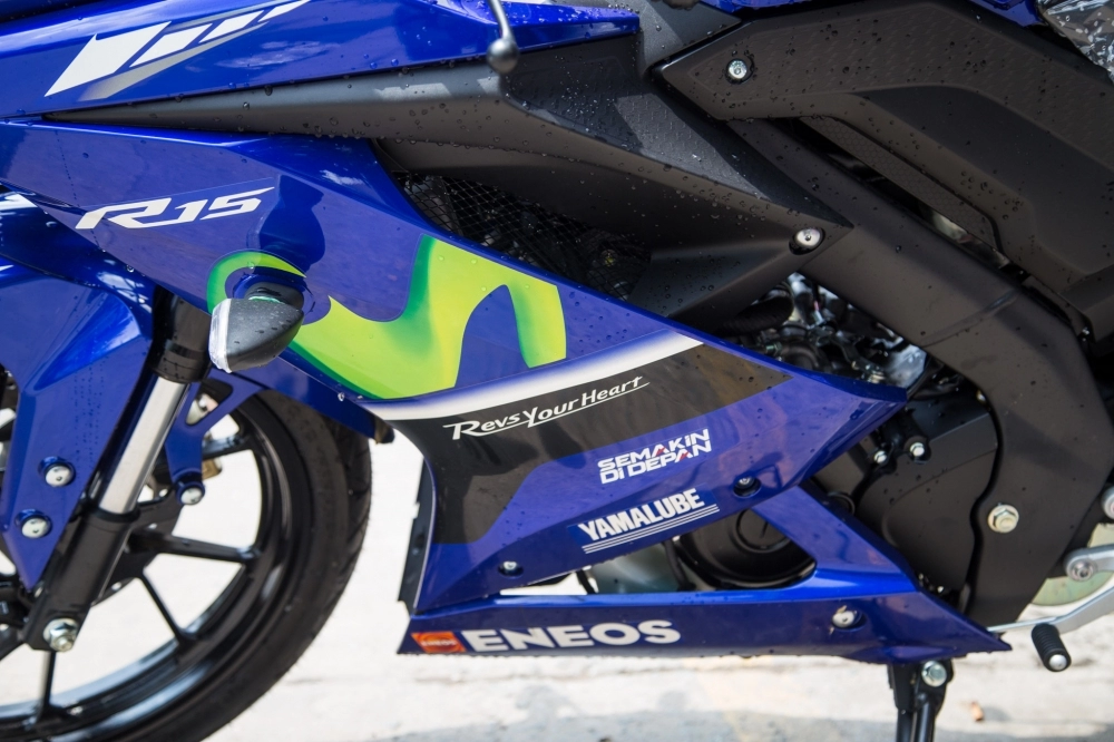 Yamaha r15 2017 phiên bản movistar về vn với giá bán hơn 110 triệu đồng