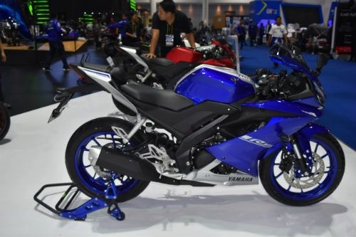 Yamaha r15 v30 giá 59 triệu đồng đang về đại lý