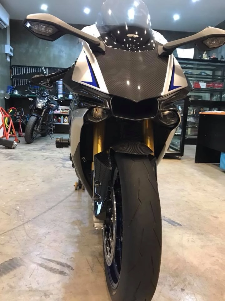 Yamaha r1m bản độ hào nhoáng từ bb superbike