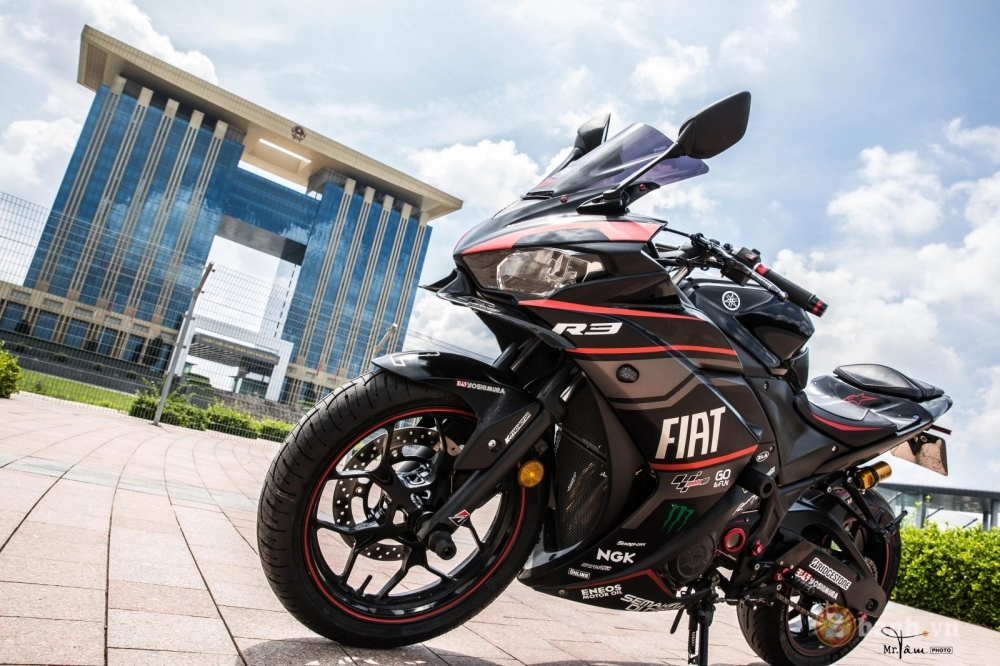 Yamaha r3 đẹp xuất sắc trong bộ ảnh đầy nghệ thuật của biker việt