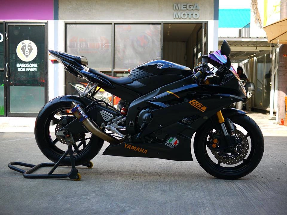 Yamaha r6 ngựa hoang khó thuần trong loạt ảnh đen không tỳ vết