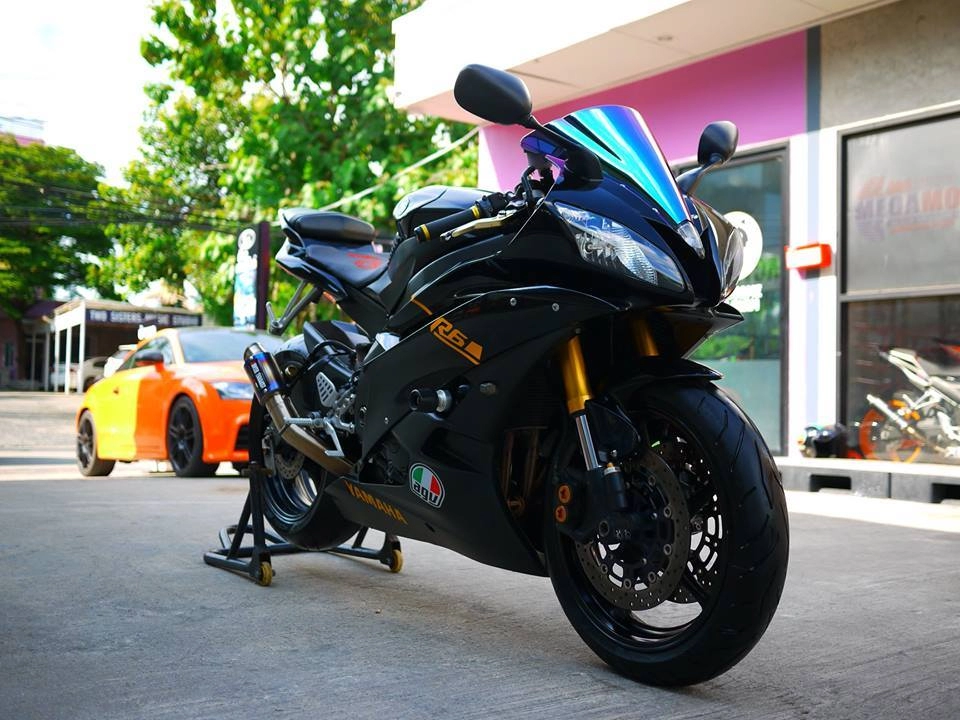 Yamaha r6 ngựa hoang khó thuần trong loạt ảnh đen không tỳ vết