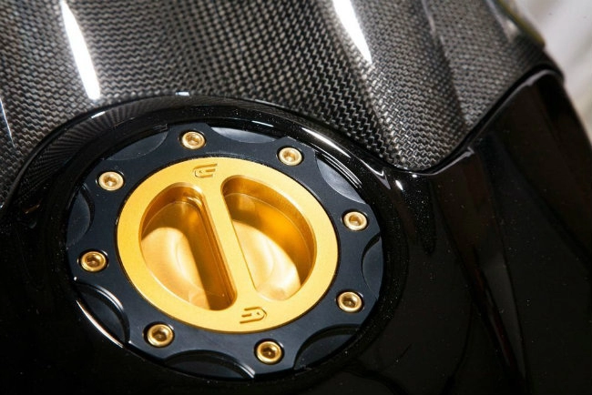 Yamaha yzf-r1sp 2006 lộng lẫy trong bản độ carbon và vàng